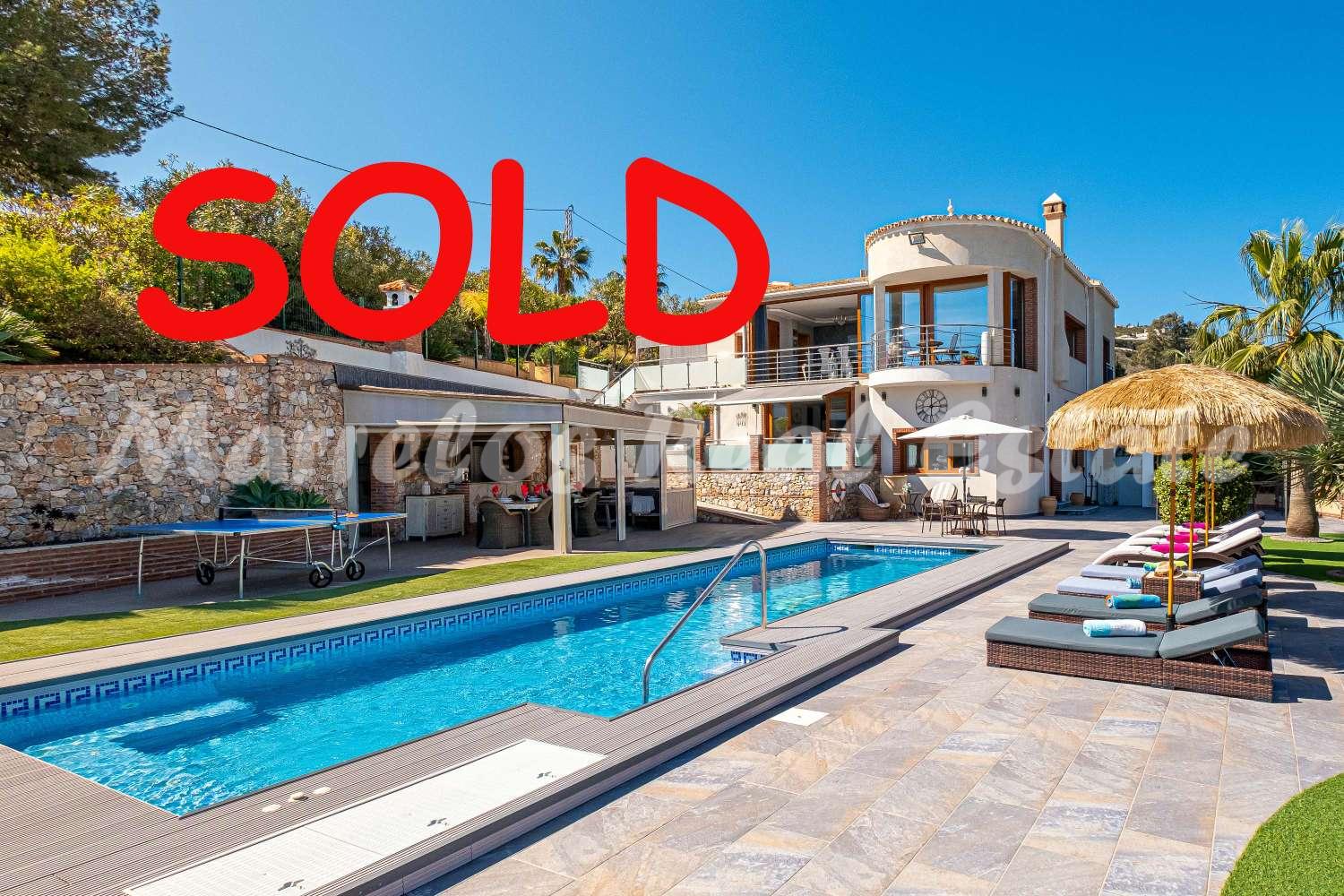 Villa en venta en Torrox, 980.000 €, Ref.: MV921 - MARRELOS REAL ESTATE