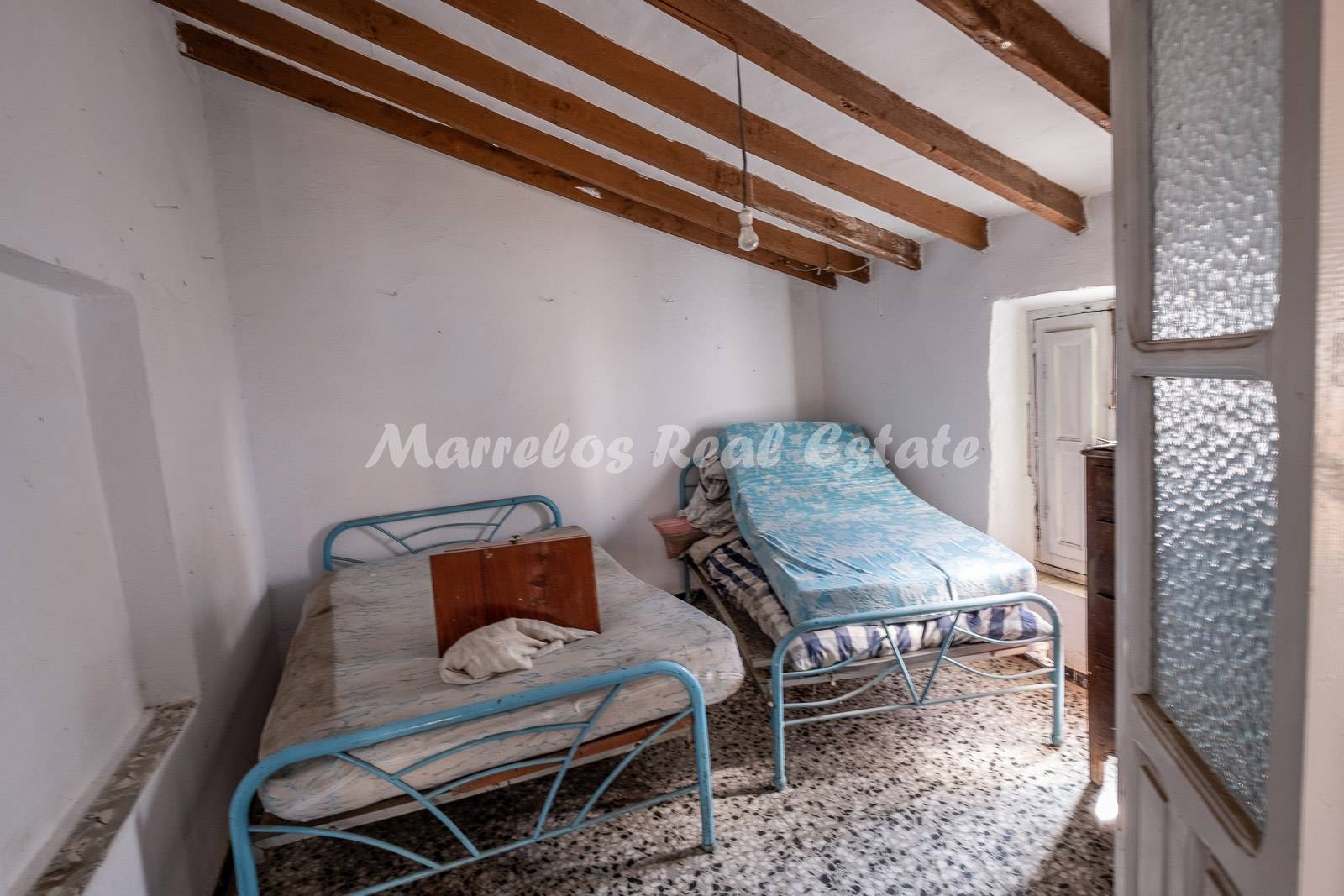 Venta de casa en La Viñuela (Proyecto de renovación), 8 dormitorios - zona Los Romanes