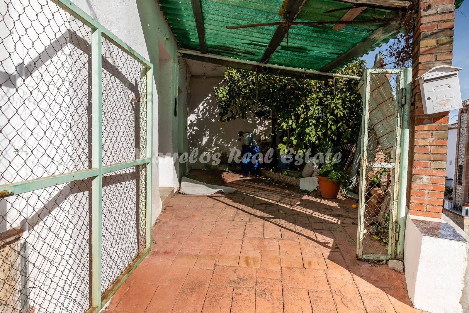 Venta de casa en La Viñuela (Proyecto de renovación), 8 dormitorios - zona Los Romanes