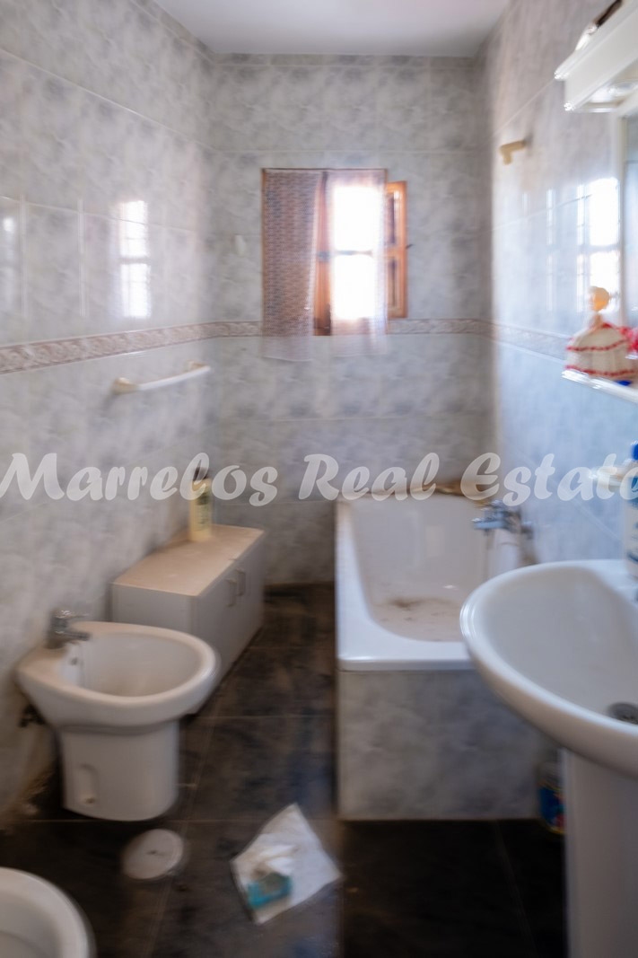 Venta de casa en La Viñuela (Proyecto de renovación), 8 dormitorios - zona Los Romanes