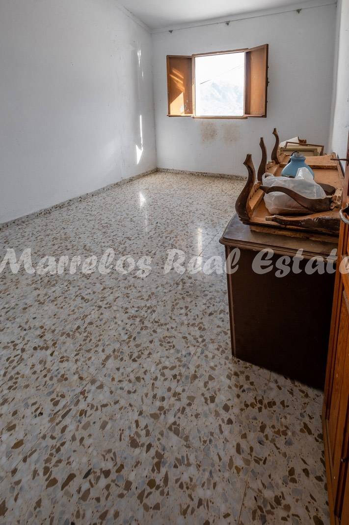 Venta de casa en La Viñuela (Proyecto de renovación), 8 dormitorios - zona Los Romanes