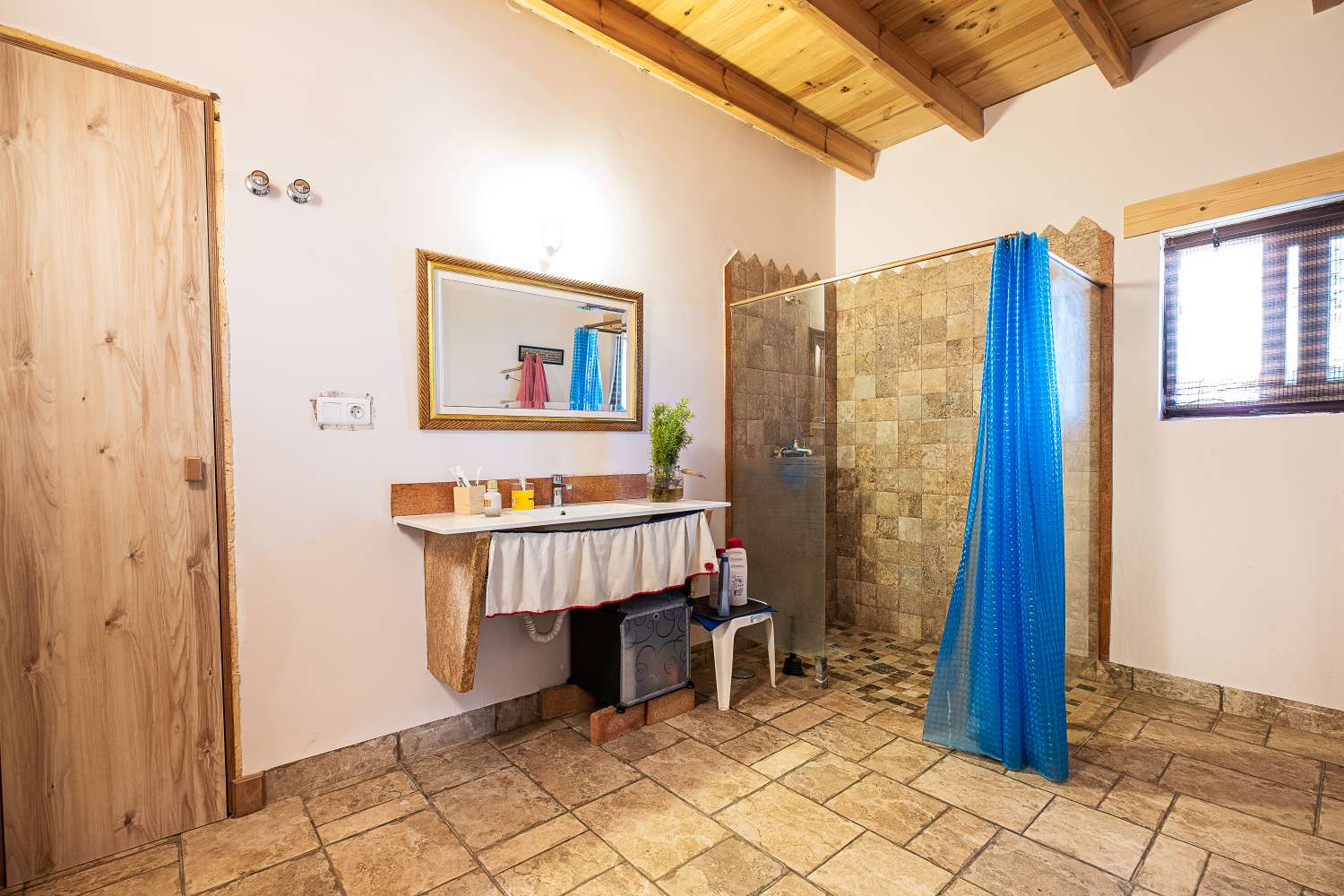 Beautiful and original cortijo situated in Riogordo with beautiful views of the countryside and the mountains.