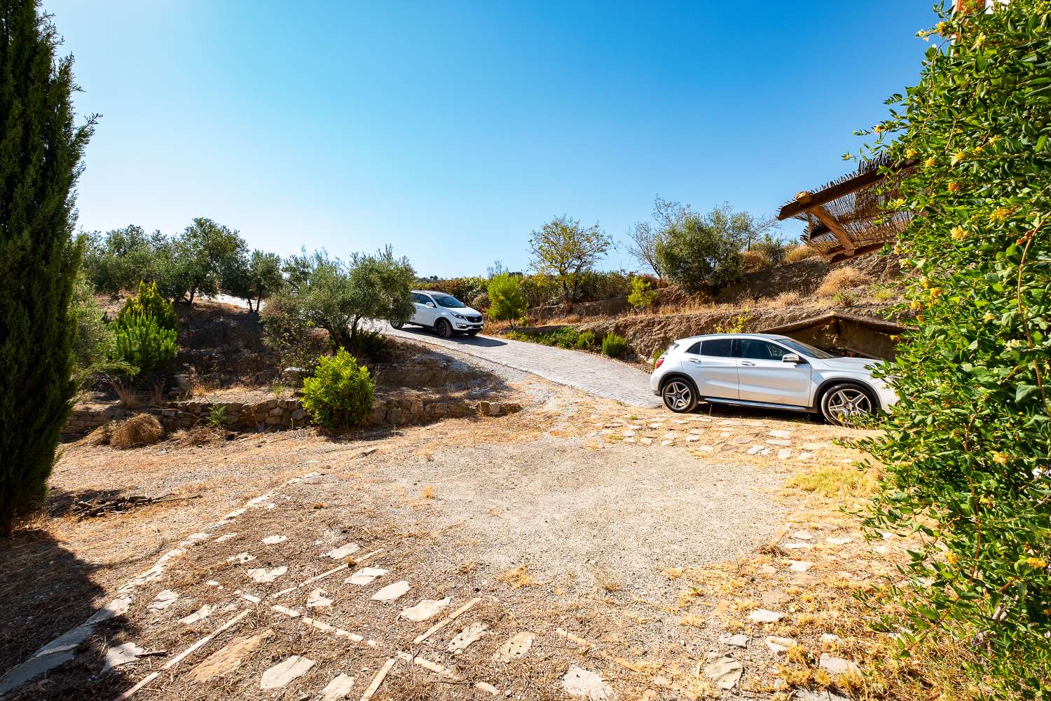 Beautiful and original cortijo situated in Riogordo with beautiful views of the countryside and the mountains.