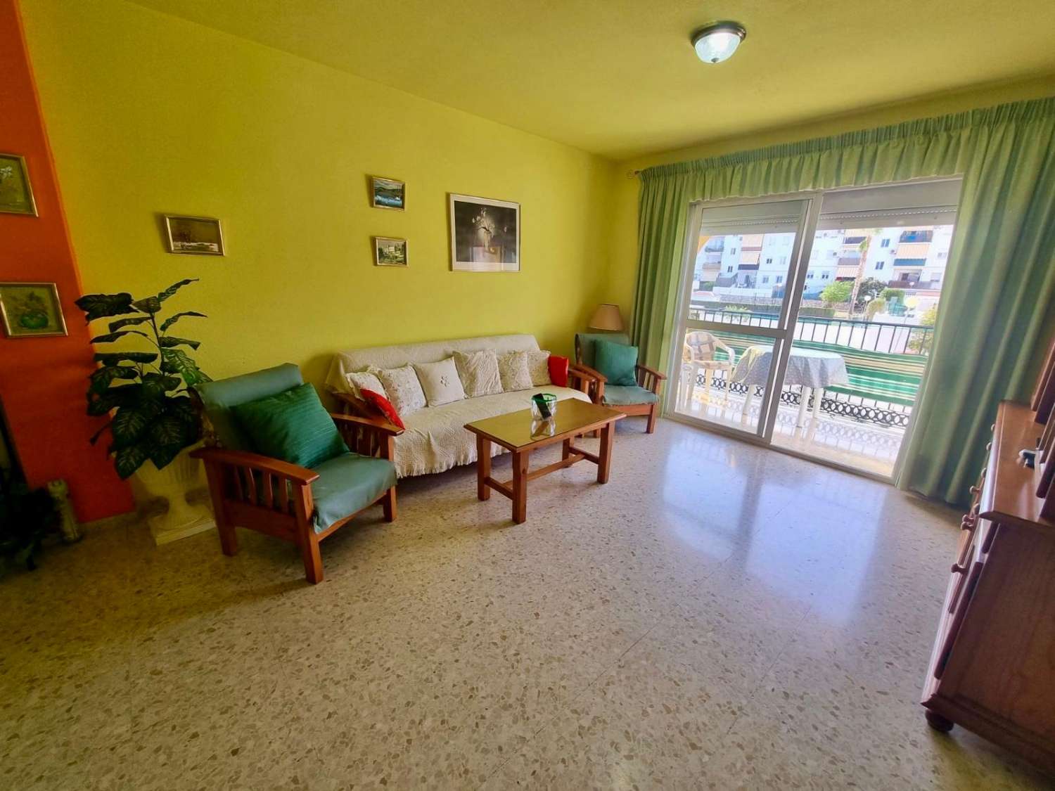 2 BEDROOM APARTMENT WITH TERRACE; POOL AND GARAGE - TORRE DEL MAR