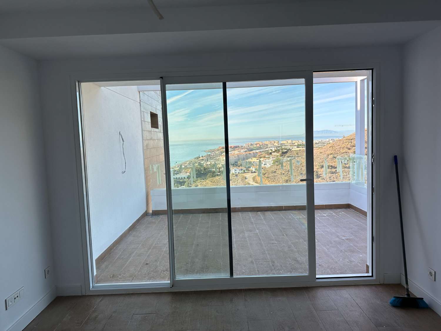 Newly built flat in Torrox Costa with breathtaking sea views