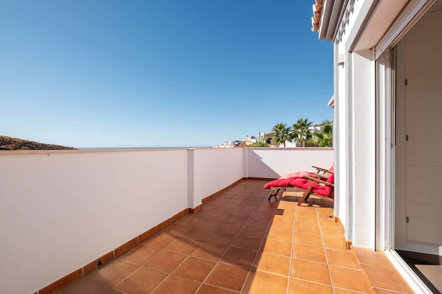 Villa de lujo con piscina, vistas al mar y dos apartamentos separados para invitados