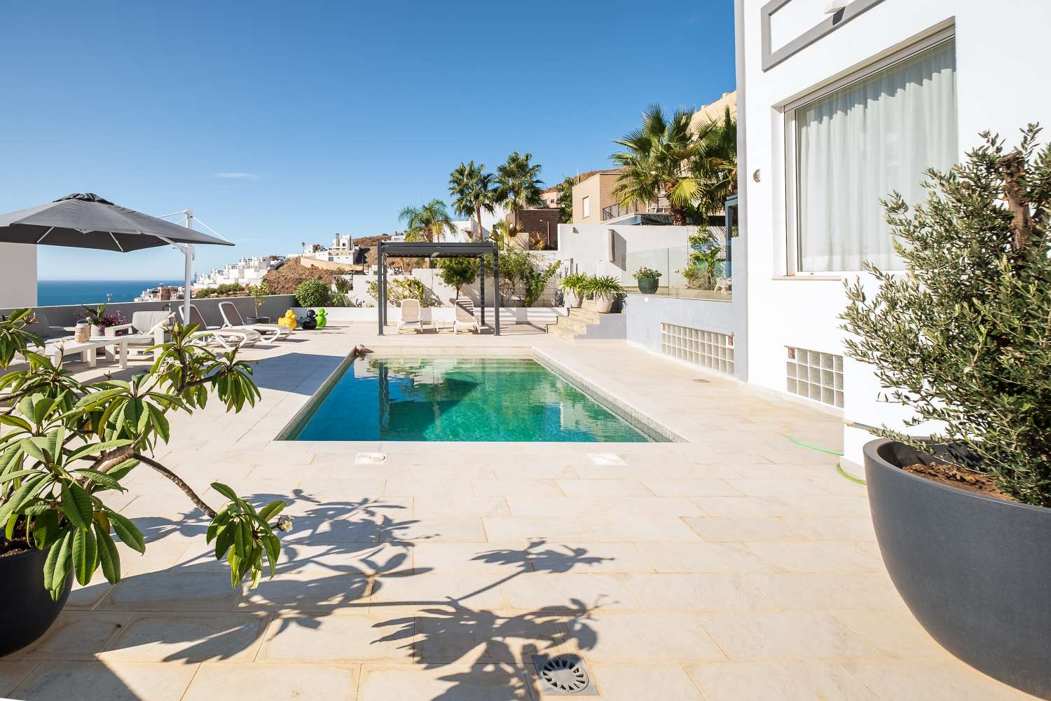 Luxury villa with swimming pool, sea views and two separate guest flats