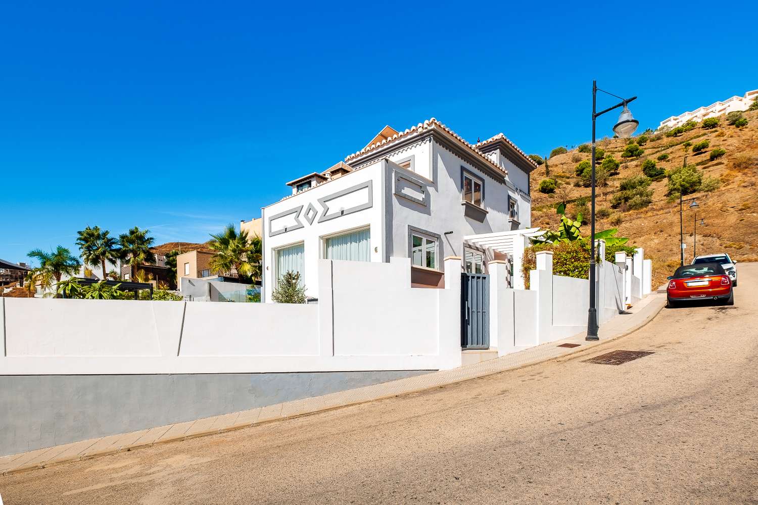 Luxury villa with swimming pool, sea views and two separate guest flats