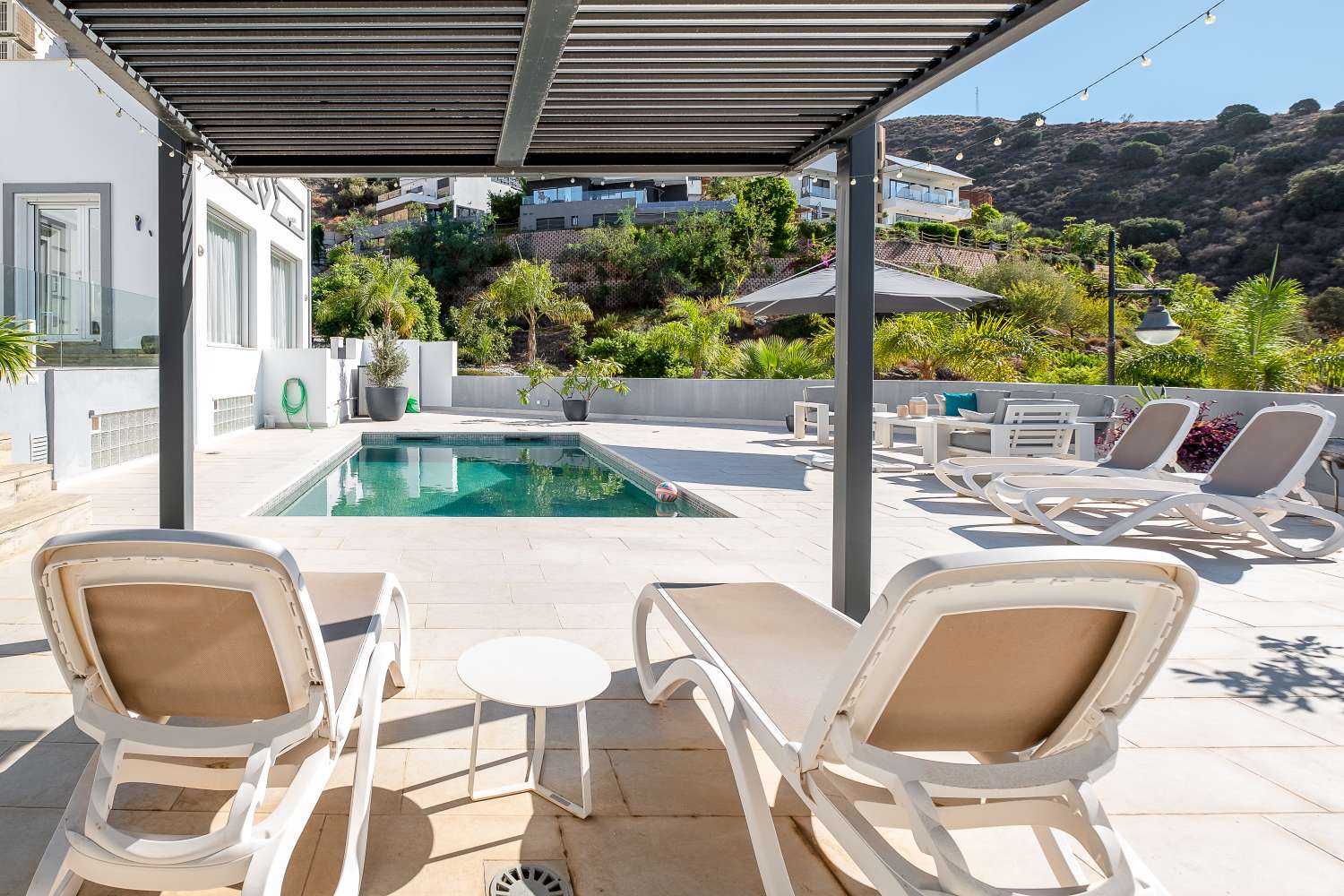 Villa de lujo con piscina, vistas al mar y dos apartamentos separados para invitados