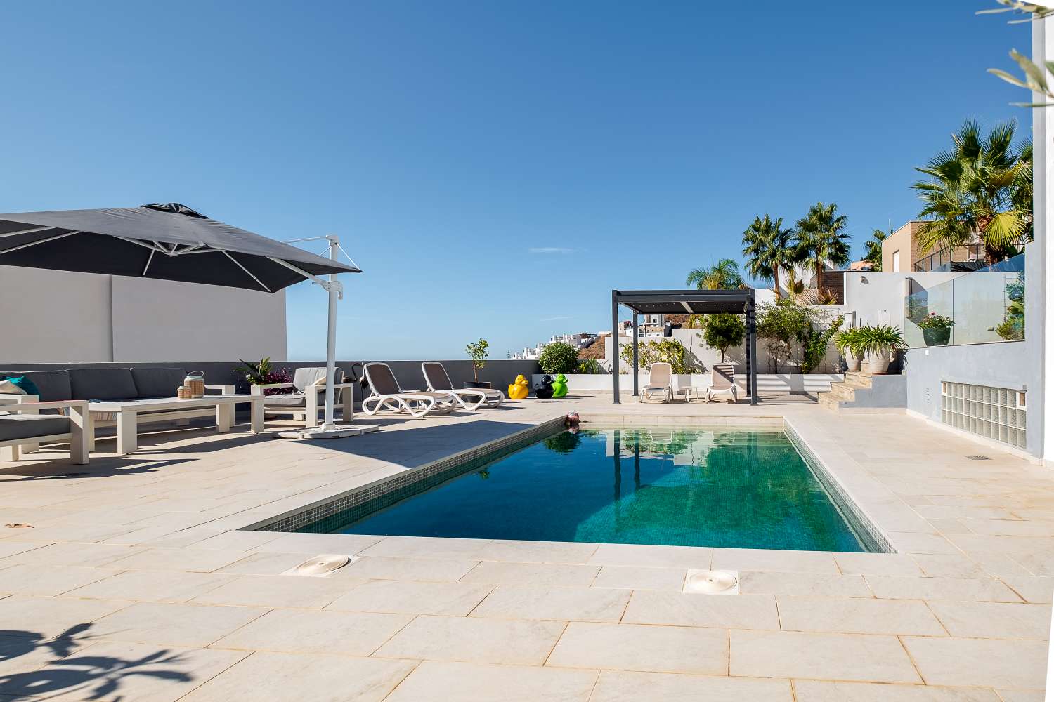 Luxury villa with swimming pool, sea views and two separate guest flats