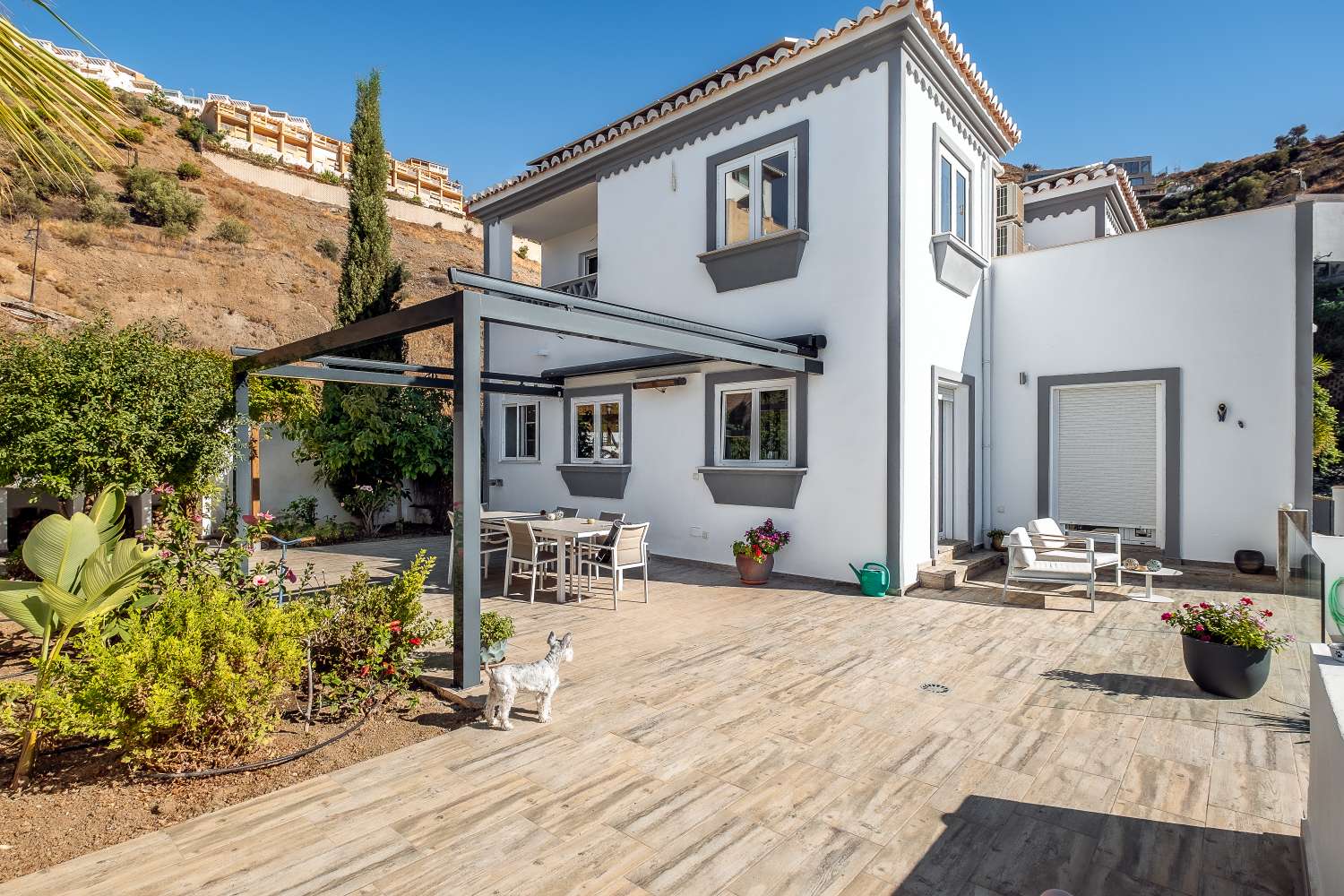 Villa de lujo con piscina, vistas al mar y dos apartamentos separados para invitados