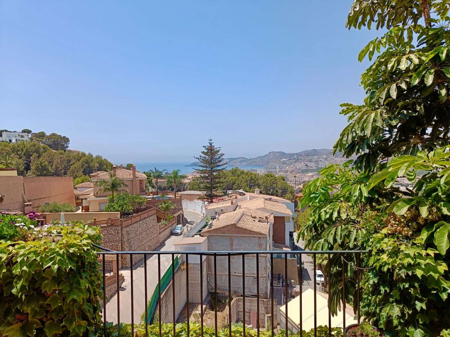 Fantástica villa con vistas al mar y a la montaña situada en Almuñécar,