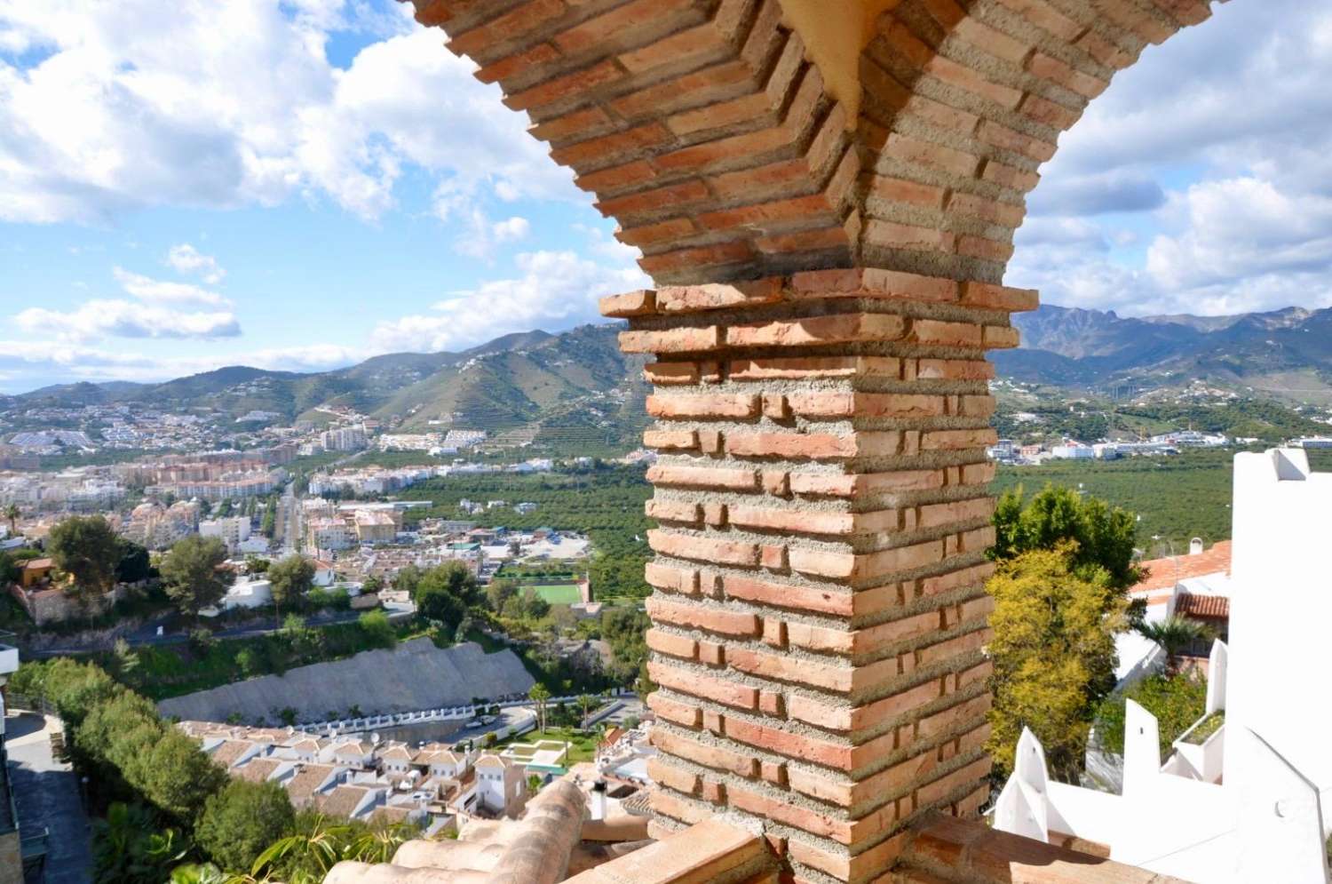 Fantástica villa con vistas al mar y a la montaña situada en Almuñécar,