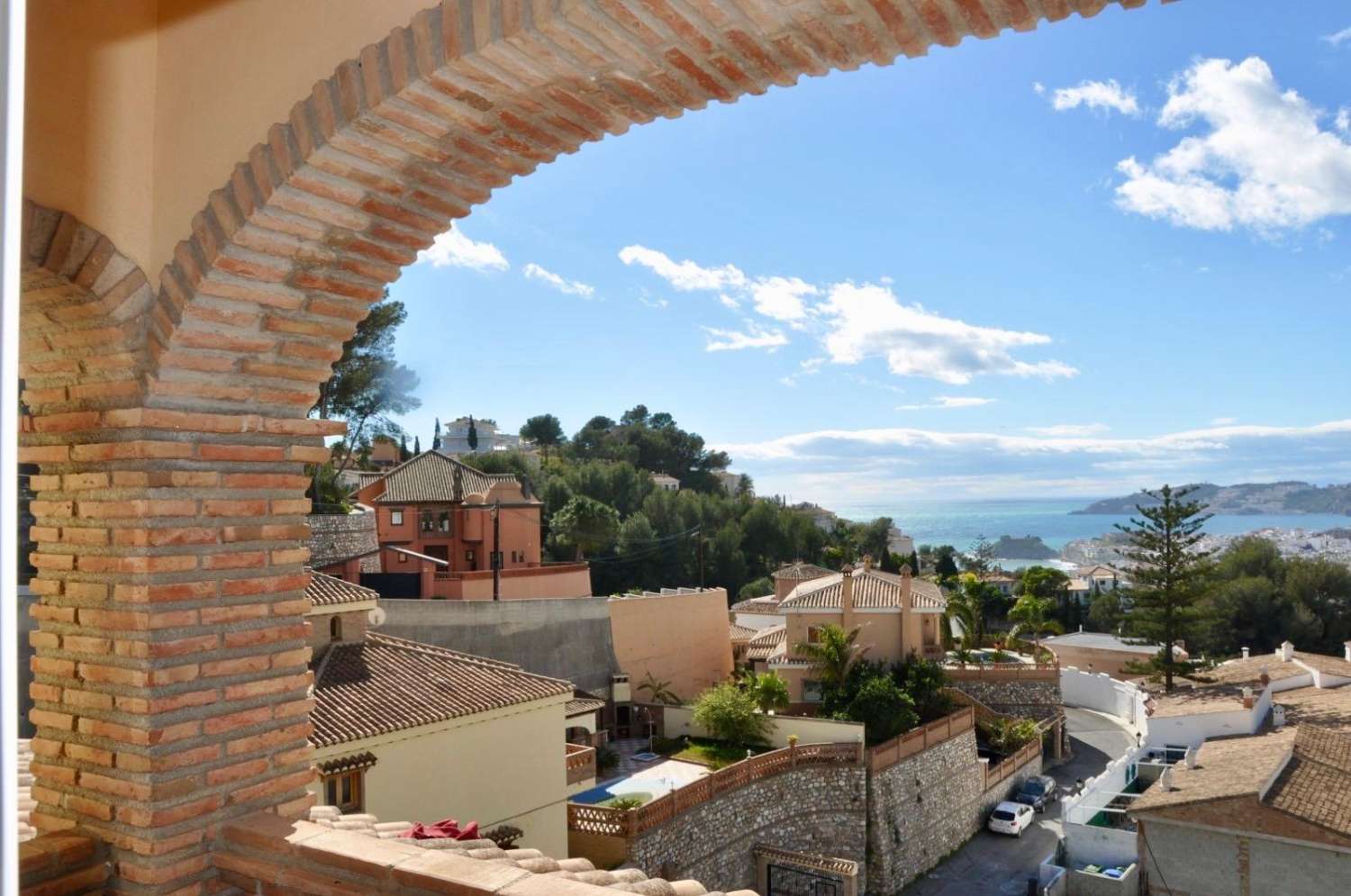 Fantástica villa con vistas al mar y a la montaña situada en Almuñécar,