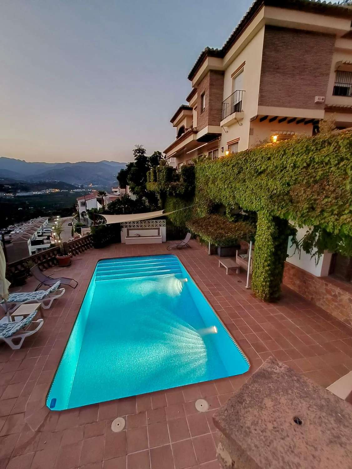 Fantástica villa con vistas al mar y a la montaña situada en Almuñécar,