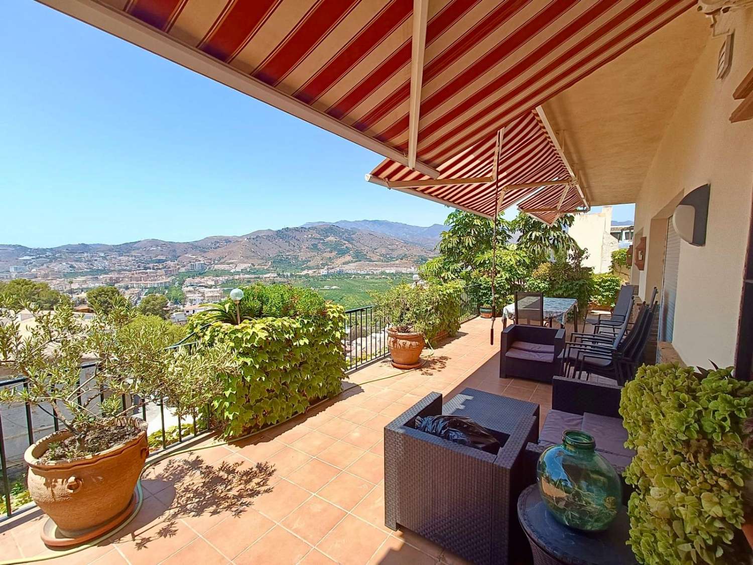 Fantástica villa con vistas al mar y a la montaña situada en Almuñécar,