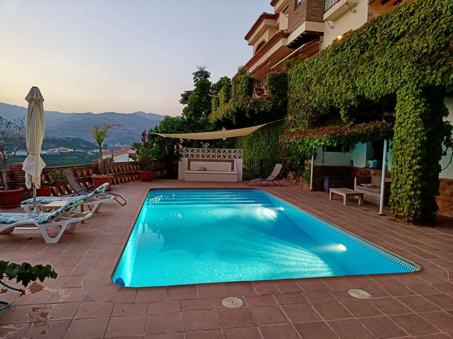 Fantástica villa con vistas al mar y a la montaña situada en Almuñécar,