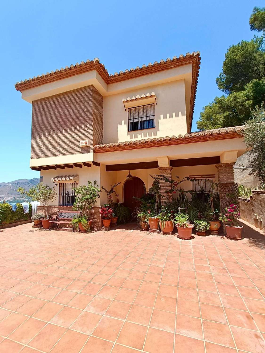 Fantástica villa con vistas al mar y a la montaña situada en Almuñécar,