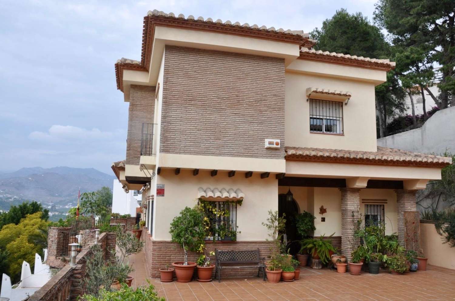 Fantástica villa con vistas al mar y a la montaña situada en Almuñécar,