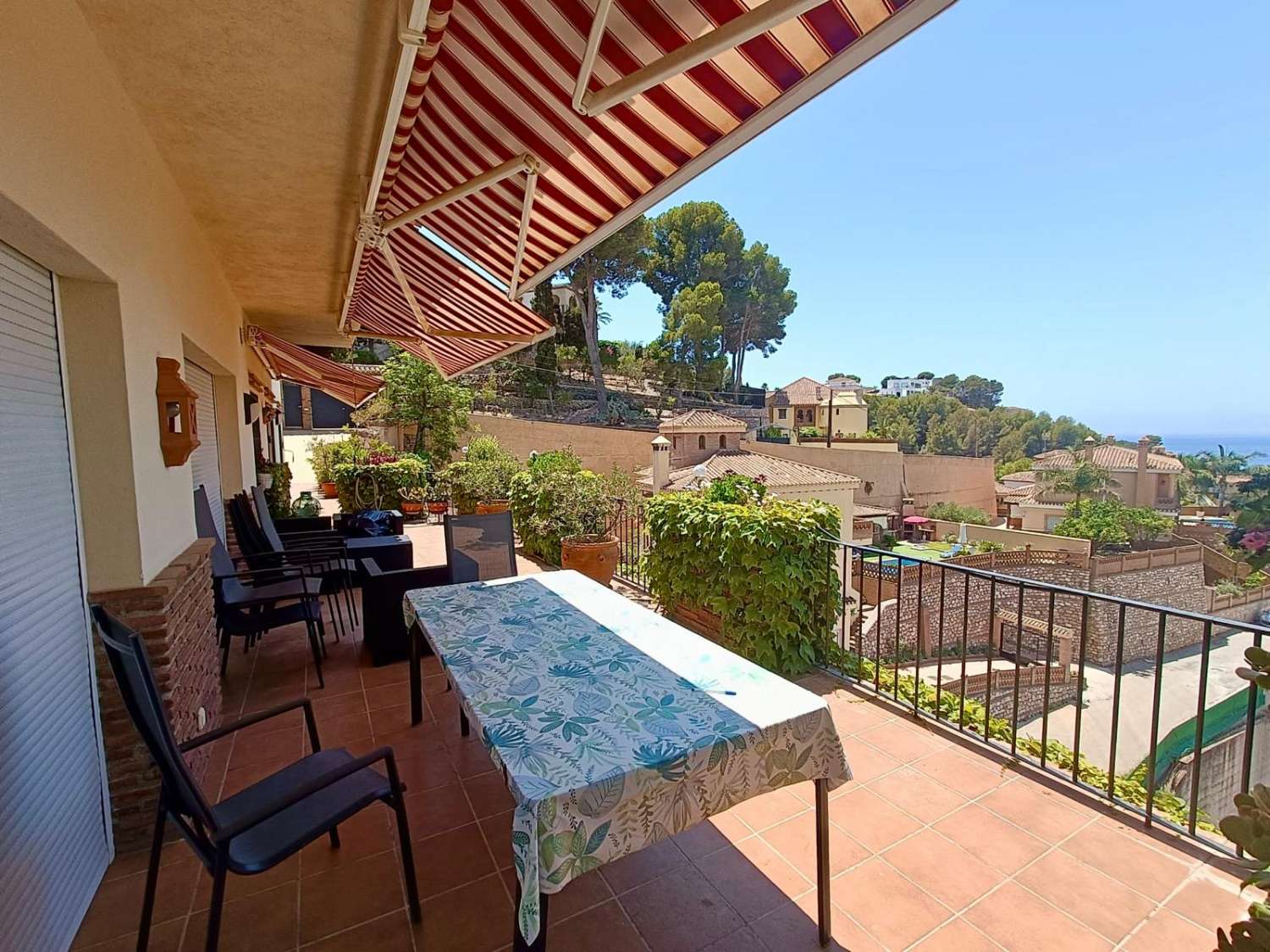 Fantástica villa con vistas al mar y a la montaña situada en Almuñécar,